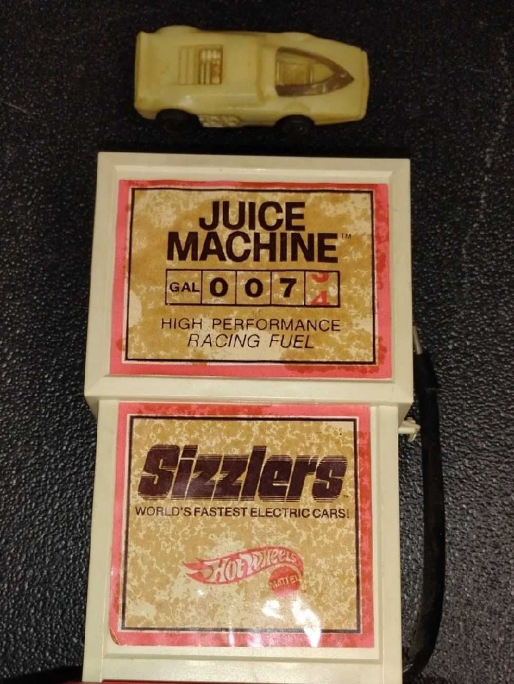Hot Wheels Juice Machine Racing Fuel Accessory - Cream Toy Car Included